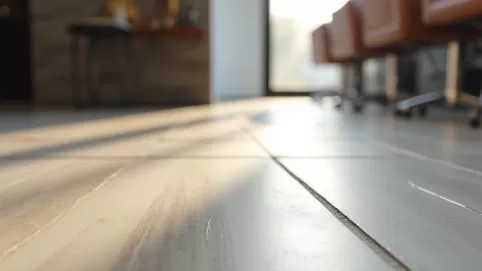 Określ jaki rodzaj podłóg powinien stanowić wyposażenie salonu fryzjerskiego